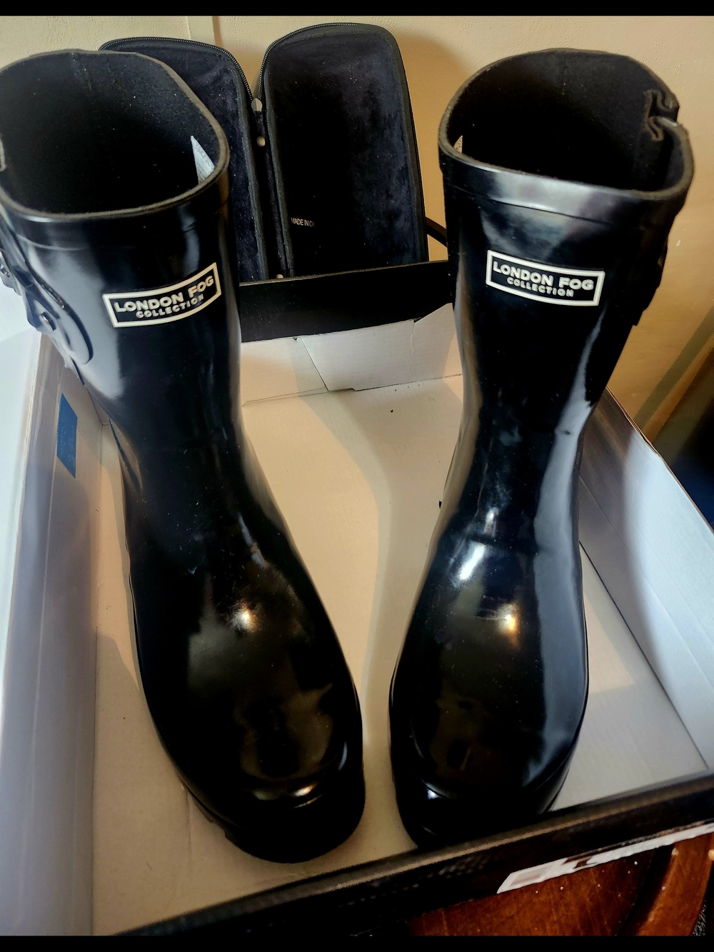 London Fog Women's Black Glossy Rain Boots